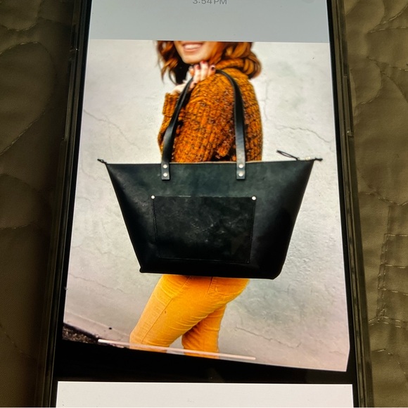 Portland Leather Oversized Tote - Picture 8 of 8